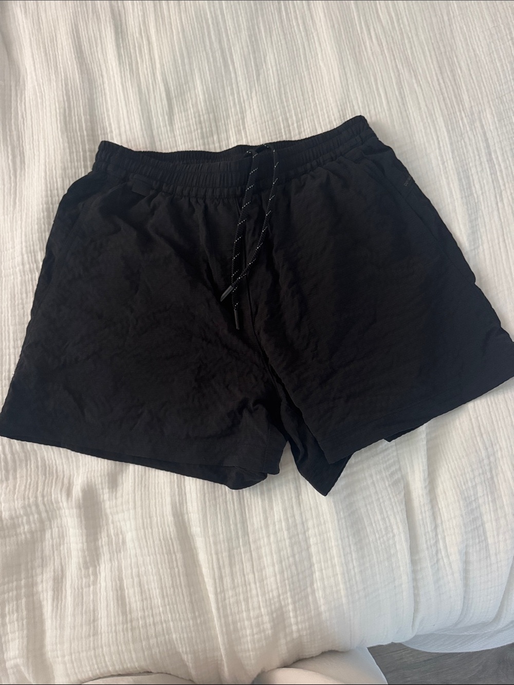 LULULEMON Grid-Texture Relaxed HR Hiking Short 4" BLK 6